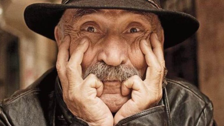 Usta Sanatçı Tuncel Kurtiz’in, Ferhan Şensoy Şiiri Okuduğu Bir Videosu Sosyal Medyada Büyük Yankı Uyandırdı!