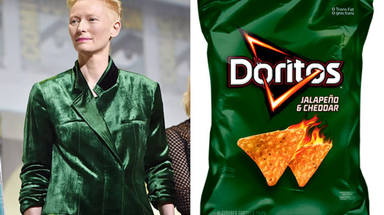 Güzel Oyuncu Tilda Swinton’ın Doritos Paketleriyle Pişti Olduğu Fotoğrafları!