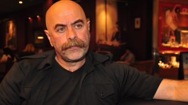 Ezel Akay Yeni Filminde Demet Akbağ ile Uğur Yücel’i Bir Araya Getiriyor!