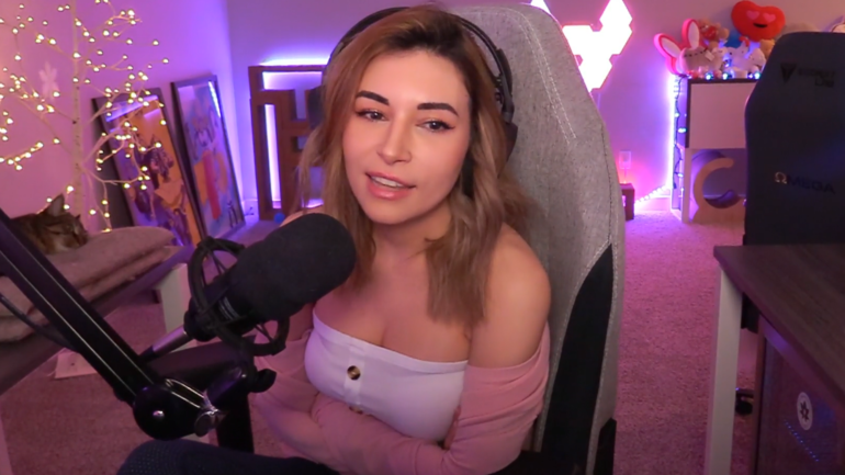 Canlı Yayında Göğsü Açılan Alinity, Twitch’te Yasaklandı!