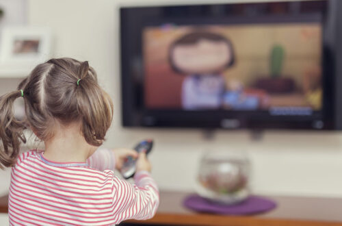 Efrahim: Bebeklere Televizyon İzletmek Neden Sakıncalı? 6 Sebep